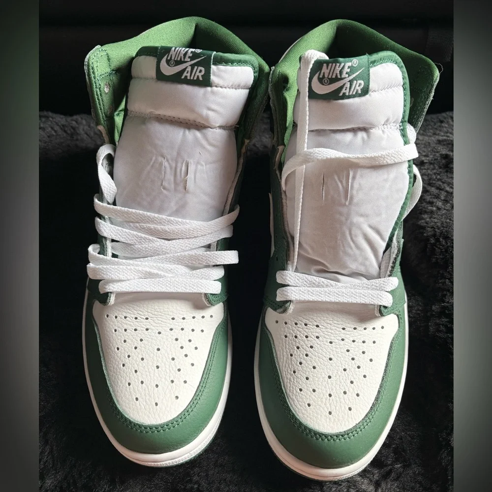 ***NEW*** Jordan 1 High Green and White Sneakers - Picture 3 of 6
